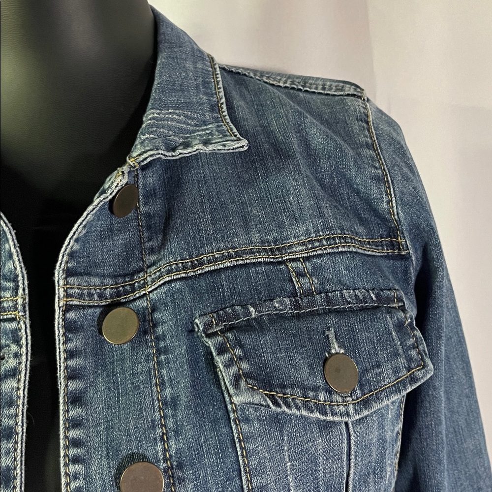Kut from the Kloth Medium Wash Classic Button Front Cropped Denim Jacket - Picture 6 of 16